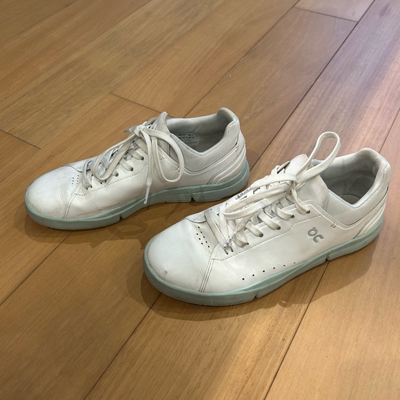 On Running - The Rodger Advantage women’s size 9 - Picture 1 of 3